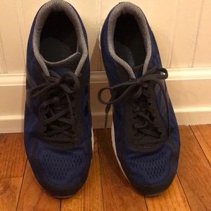 Boy’s SZ 7 New Balance Tennis Shoes